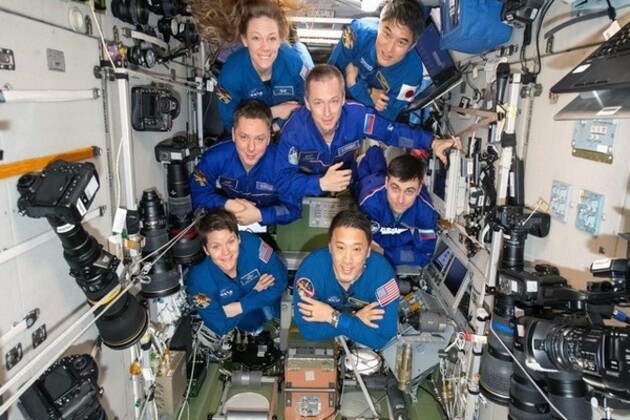 11 crew members aboard Axiom mission resume space science work