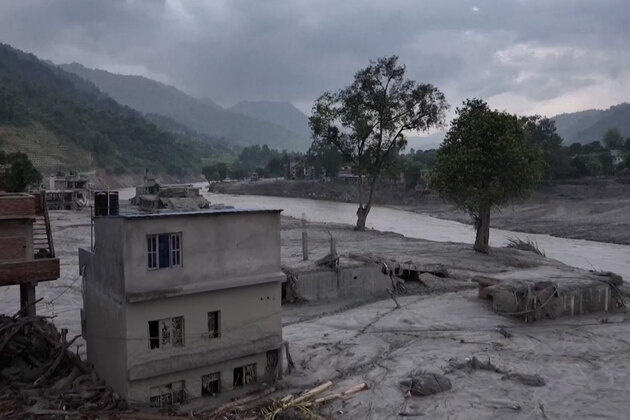 UAE sends 83 tonnes of urgent relief aid for flood, landslide victims in Nepal