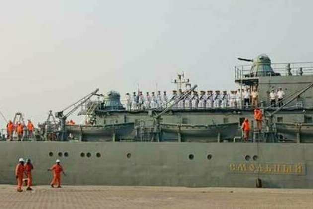 Russian warship continues African tour (PHOTOS)