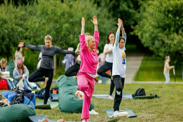 7000 Muscovites and tourists took part in International Yoga Day at VDNH