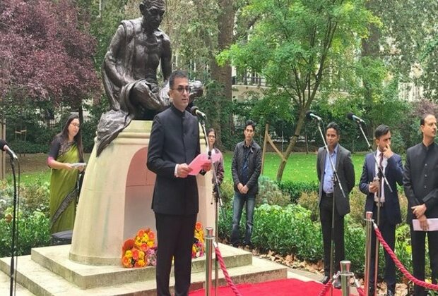 London: CJI Chandrachud, Indian envoy Doraiswami pay tribute to Mahatma Gandhi