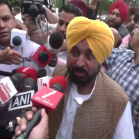 Punjab CM leaves for Delhi, will meet President Murmu to raise issue of AAP MPs moving to BJP