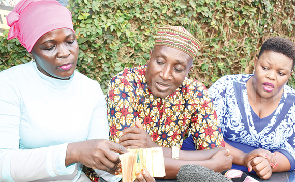 Sophia Nayiga ssenga w’omugenzi, Kawooya ne Kusasira (ku ddyo). Sophia Nayiga ssenga w’omugenzi, Kawooya ne Kusasira (ku ddyo).
