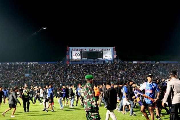 FIFA president reacts to Indonesia stadium tragedy