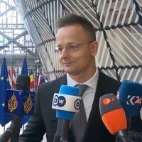Ukraine hates us  Hungary 