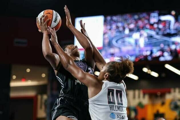 Valkyries' Cecilia Zandalasini drills late jumper to deny Dream