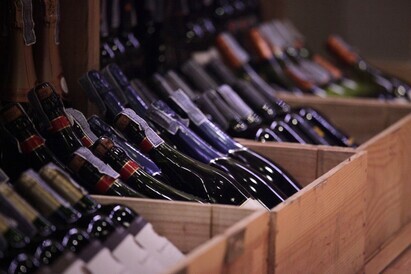 US tariffs hit alcohol stocks: is the sector still investable?