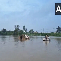 Delhi Authorities initiate rescue operation to save farmers stranded in low lying areas