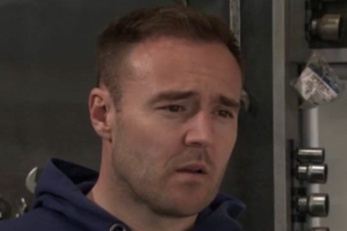 Coronation Street's Alan Halsall 'goes public with new girlfriend as it gets serious'