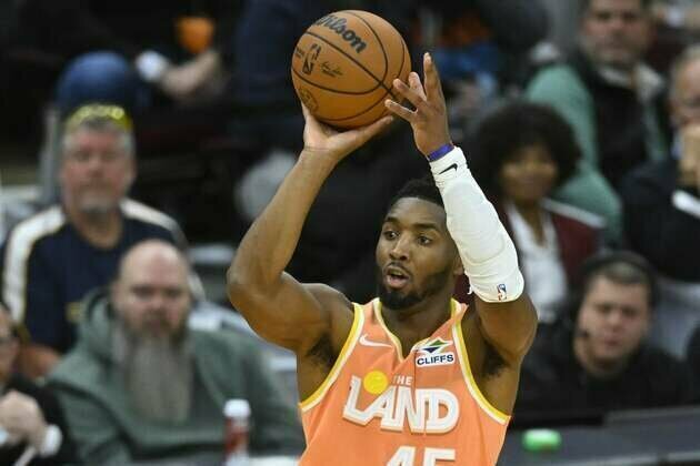 NBA roundup: Giannis Antetokounmpo injured in Bucks' loss to Cavs