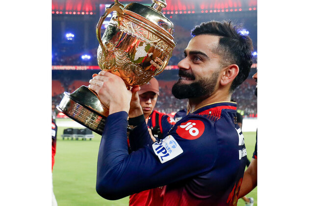 AB de Villiers hails Virat Kohli as "heartbeat" of RCB, backs franchise to defend IPL title