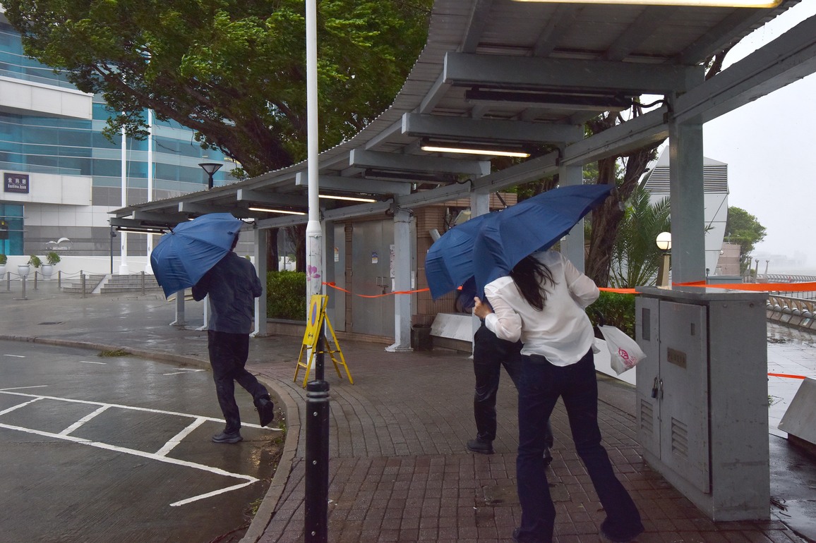 (SpotNews)CHINA-HONG KONG-TYPHOON RAGASA-TOP ALERT (CN)