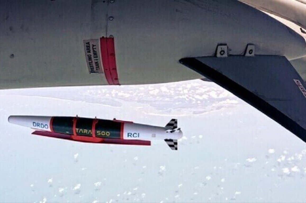 India conducts maiden flight of glide weapon system
