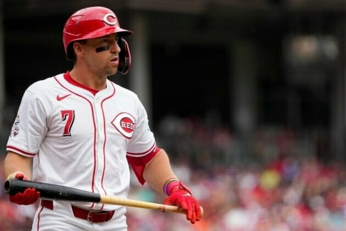 Reds' Spencer Steer (shoulder) to open season on IL