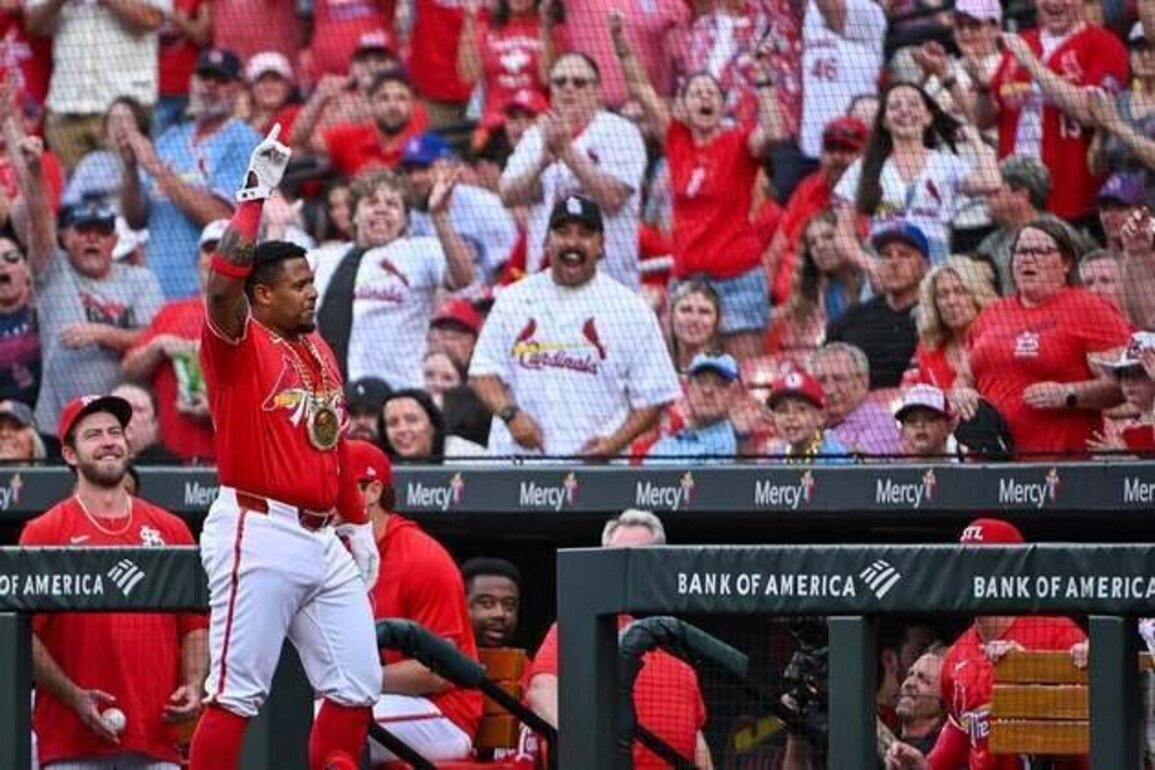 Cardinals pursue another power surge against cold Cubs