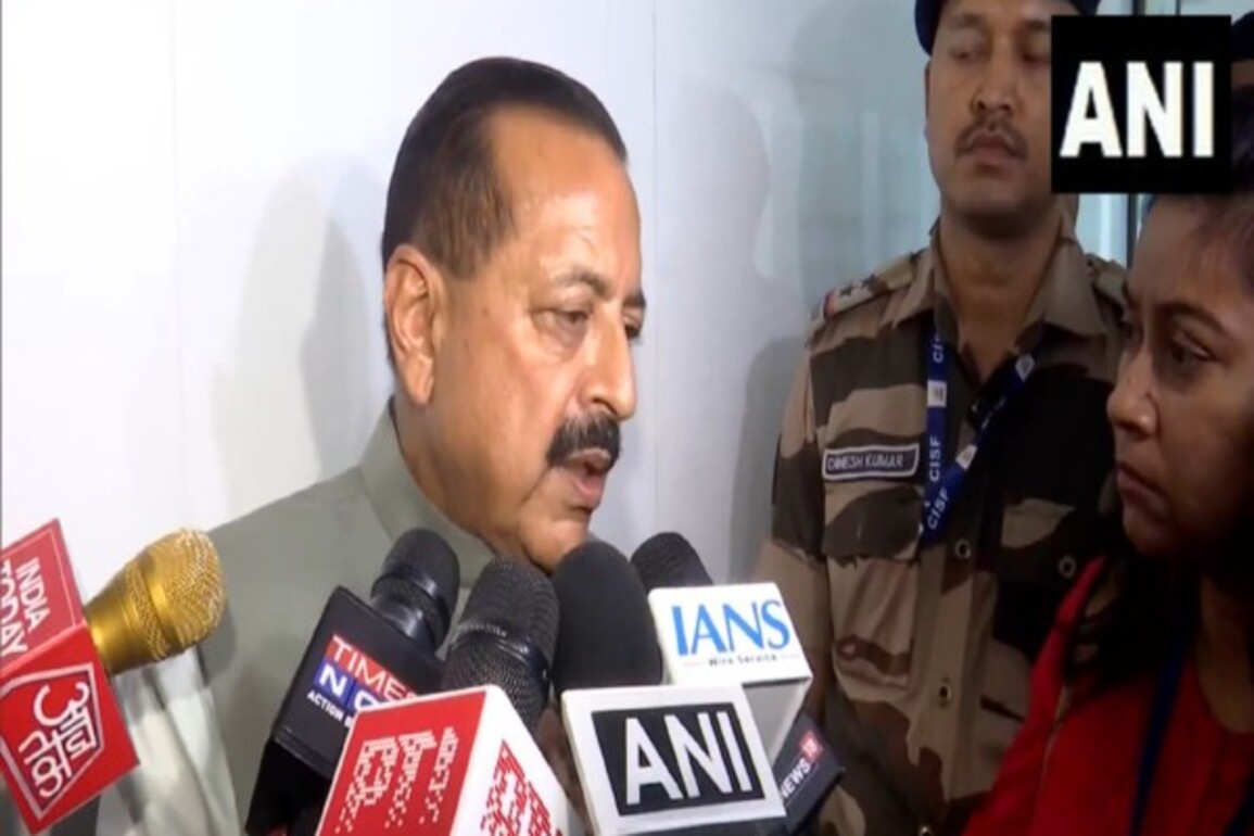 "Coordination among army, paramilitary, navy, and civil authorities is strong": Jitendra Singh on JK floods