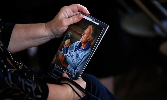 Reverend Billy Graham laid to rest at North Carolina home Reverend Billy Graham laid to rest at North Carolina home