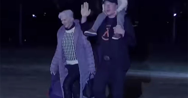 Elon Musk at White House with Little X; Dad-son duo greet media upon ...