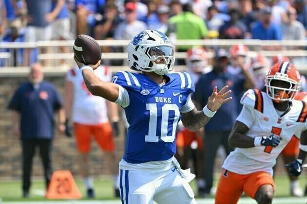 No. 11 Illinois uses big second half to sail past Duke