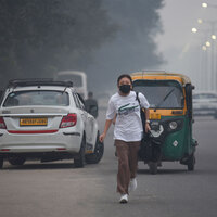 Delhi's air quality worsens post-Diwali, health experts warn of respiratory risks