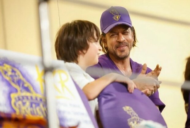 SRK enjoys KKR match against DC with son AbRam