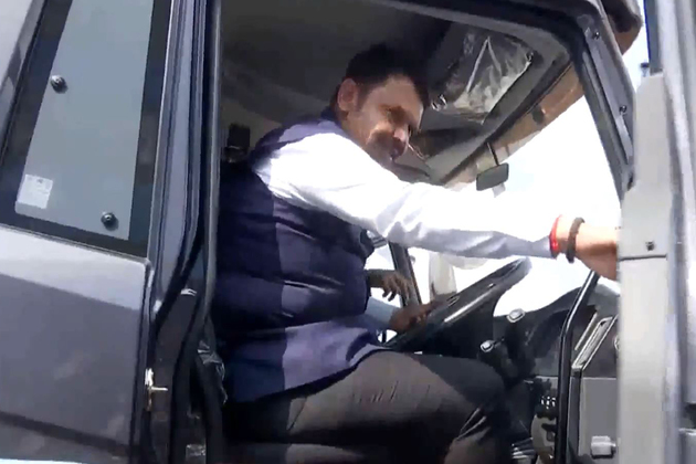 Maharashtra CM Devendra Fadnavis unveils Blue Energy Motors's electric heavy-duty truck