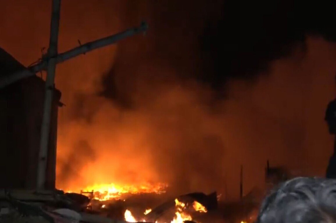 Delhi: One child injured in massive fire in slum area near Rithala Metro station