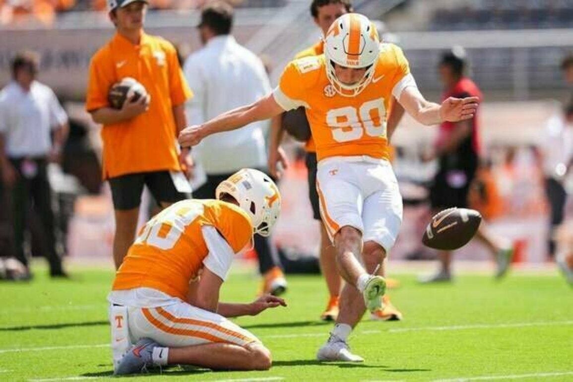 UAB player intentionally stomps on Tennessee K Max Gilbert's foot