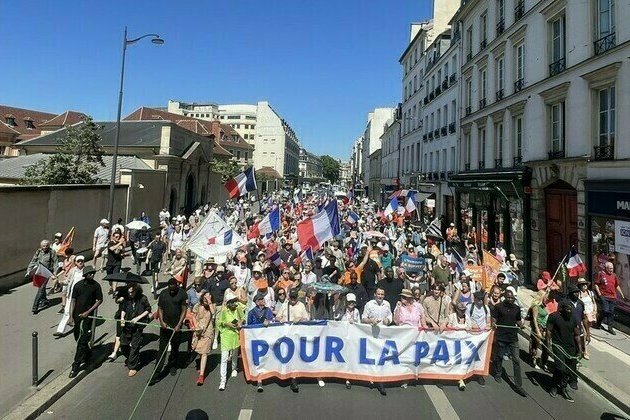 Paris protest demands end to French military aid for Ukraine 