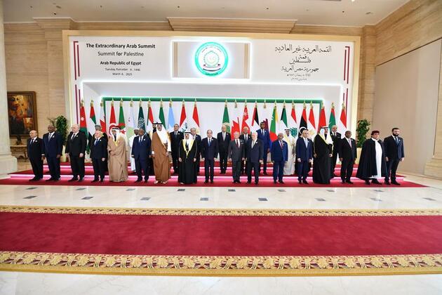 Arab leaders adopt Egypt's Gaza reconstruction plan