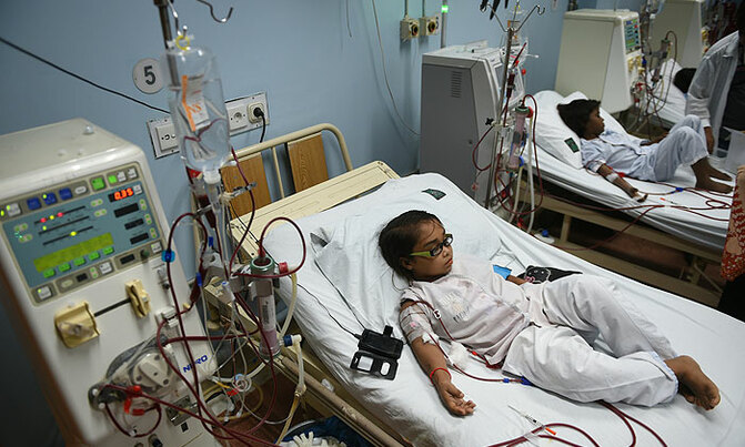 Pakistani doctor transplants hope to millions for free Pakistani doctor transplants hope to millions for free