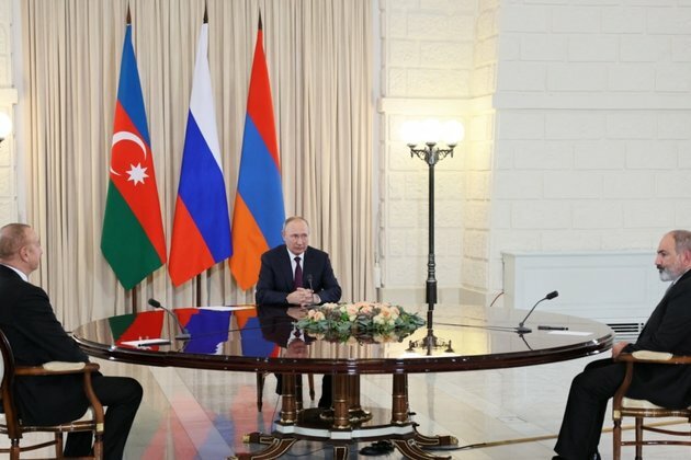 Armenian and Azerbaijani Leaders Spar in Front of Putin