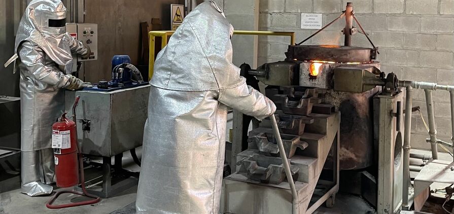 A gold pour at Lindero