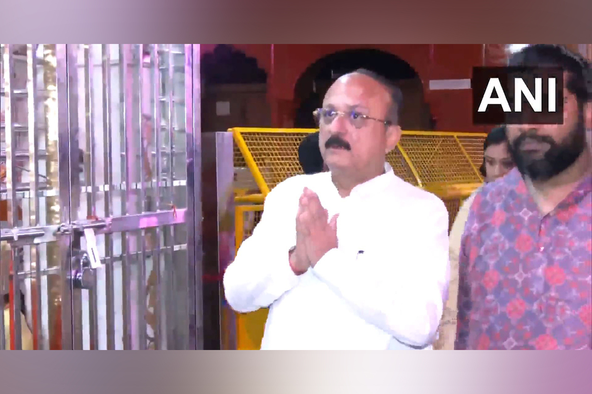 Delhi Minister Ashish Sood visits Kalikaji Temple on fourth day of Navratri