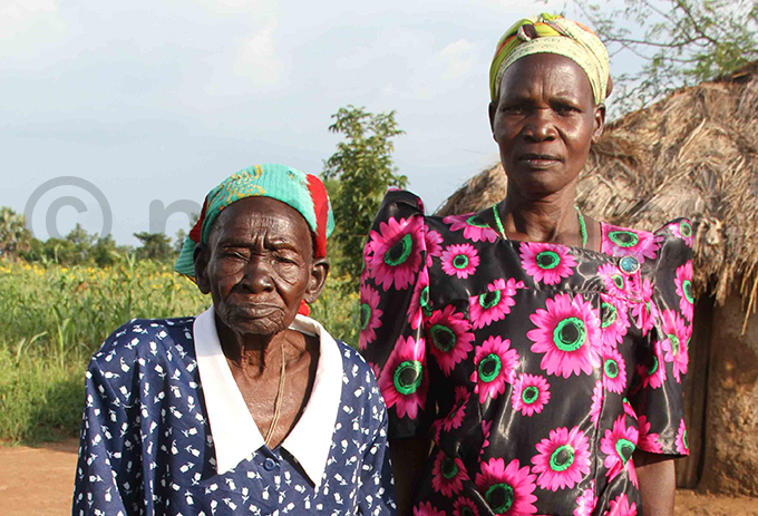 kullo with her youngest child etrude poo hoto by udson punyo