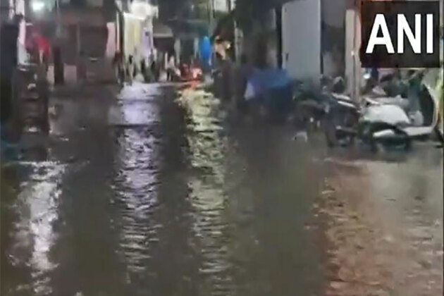 Maharashtra: Massive traffic jam on Bhiwandi-Wada stretch after rainfall damages road