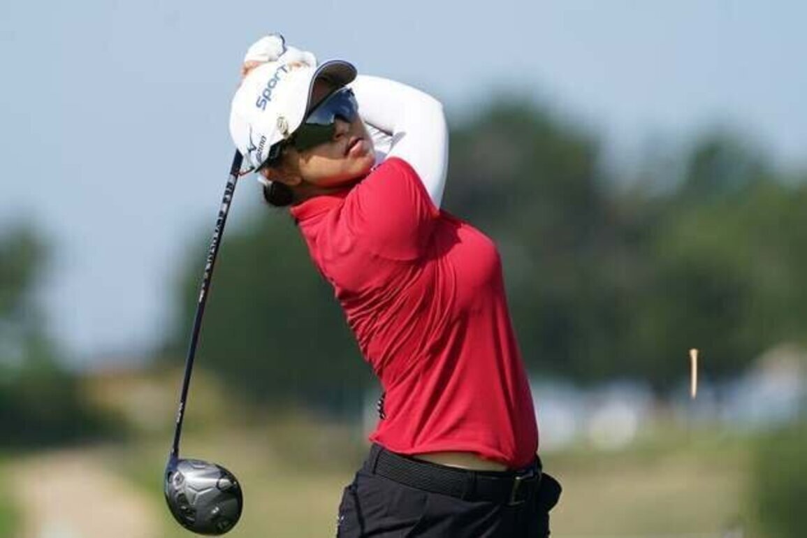 Sei Young Kim grabs lead at midpoint of LA Championship