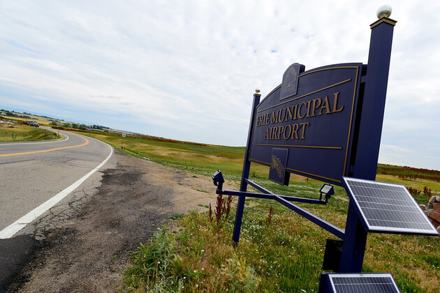 2 killed in small plane crash at Erie Municipal Airport