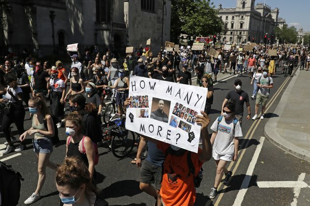 Protesters Worldwide Voice Support for US Demonstrators