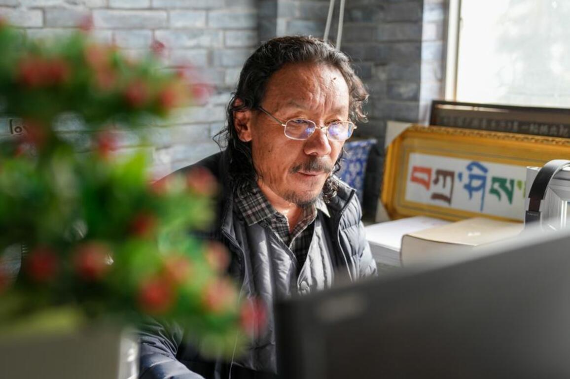 Tibetan translator connecting China's Xizang to wider world