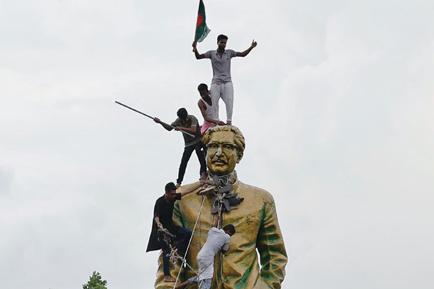 Sheikh Mujib's freedom fighter status has not been revoked, says Yunus's deputy press secretary