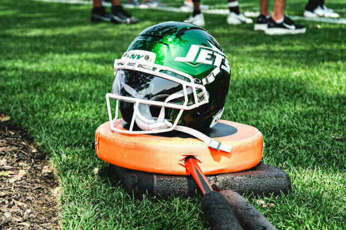 Jets Sign 14 Players to Practice Squad