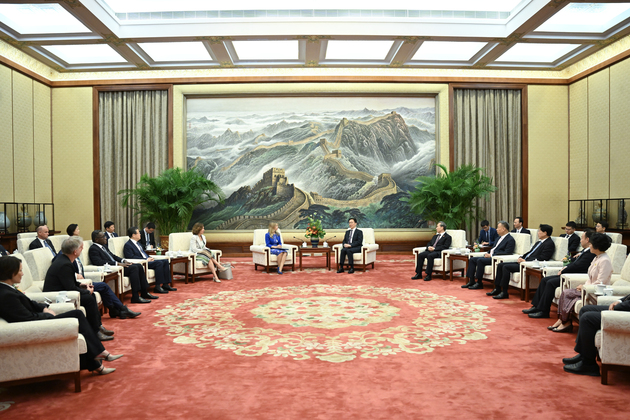 CHINA-BEIJING-HAN ZHENG-SMI CHINA FORUM-DELEGATION-MEETING (CN)