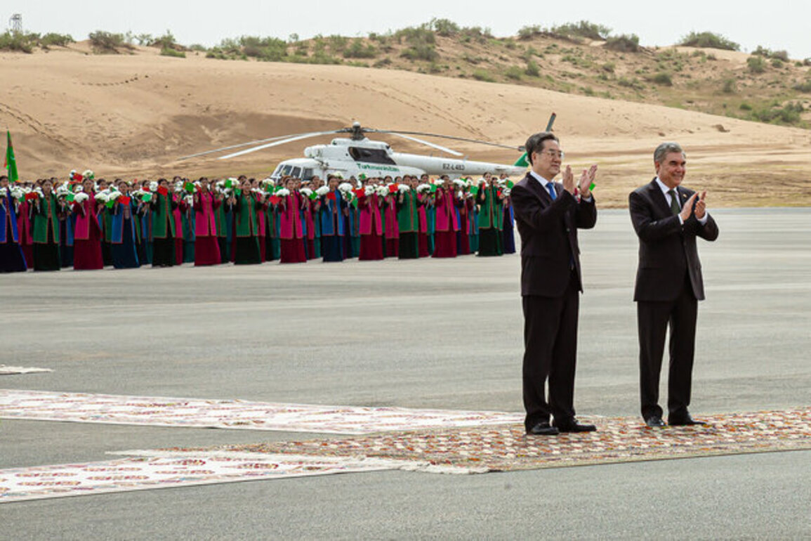 Turkmenistan, China launch expansion of giant gas field