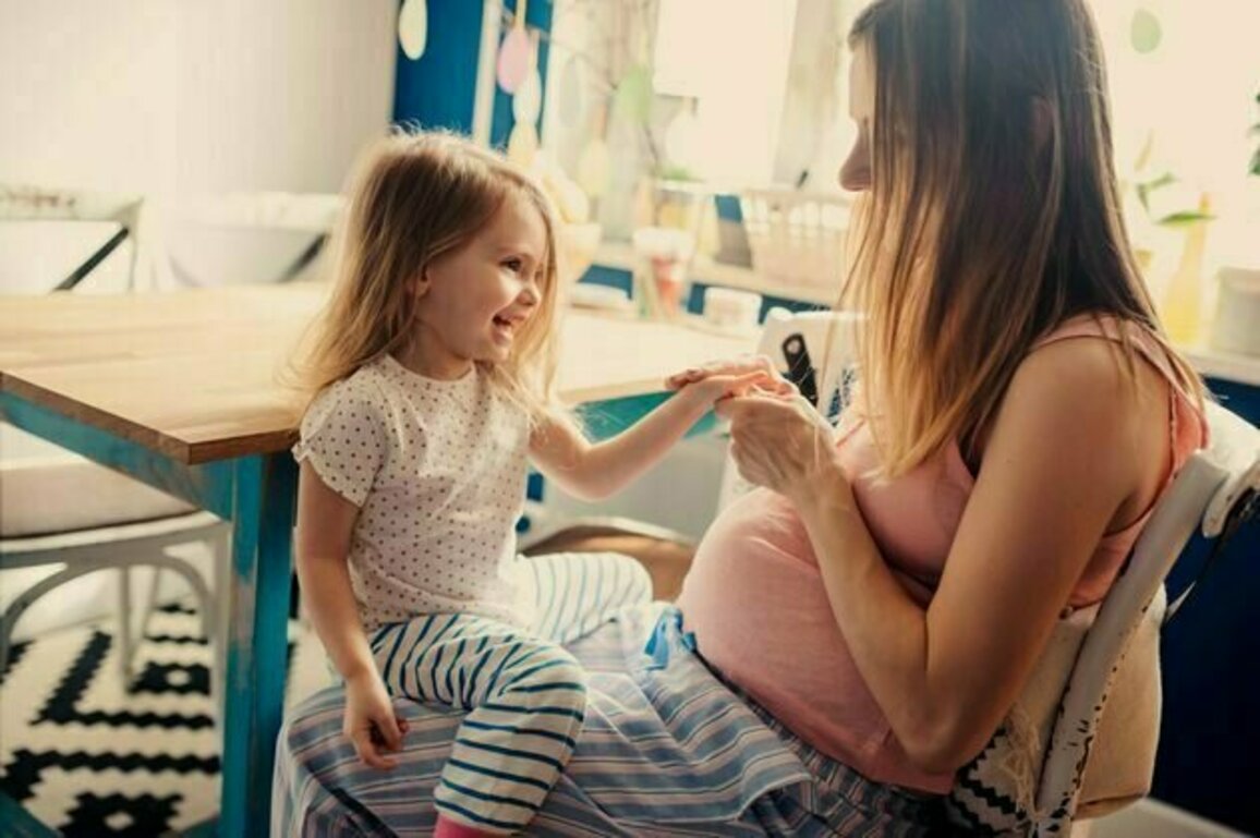 Can what you eat during pregnancy and breastfeeding affect whether your child develops food allergies?