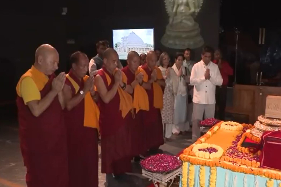 Monks offer prayers to sacred Buddha relics being taken to Russia