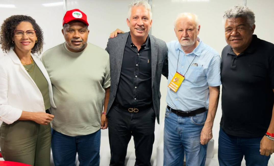 Henrique Carballal com João Pedro Stédile e outros dirigentes do MST