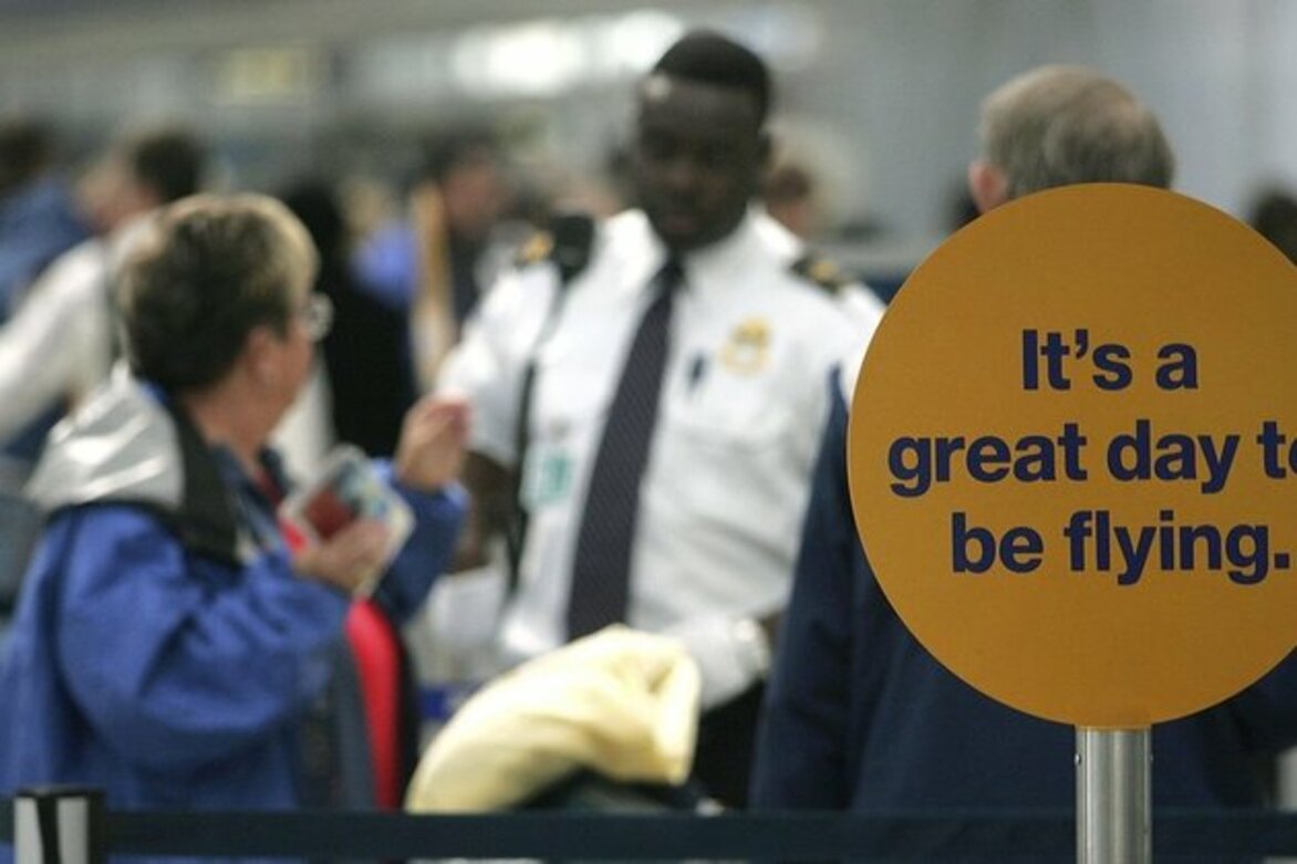 US mulls new no-fly list