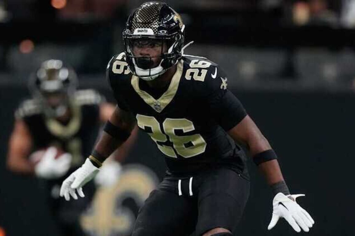 Saints re-sign S Terrell Burgess to one-year contract