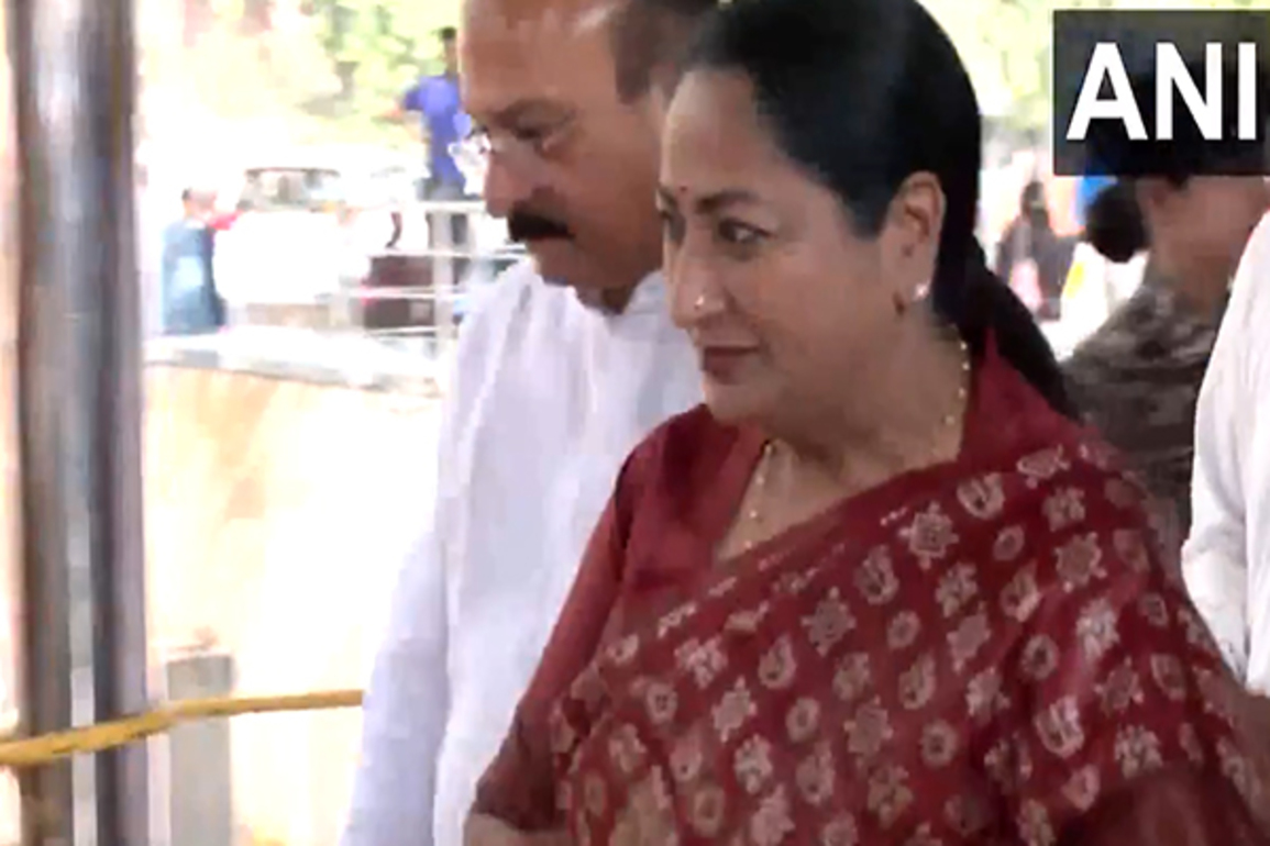 "Ram Rajya will be established": Delhi CM Rekha Gupta at Hanuman Temple ahead of Budget presentation
